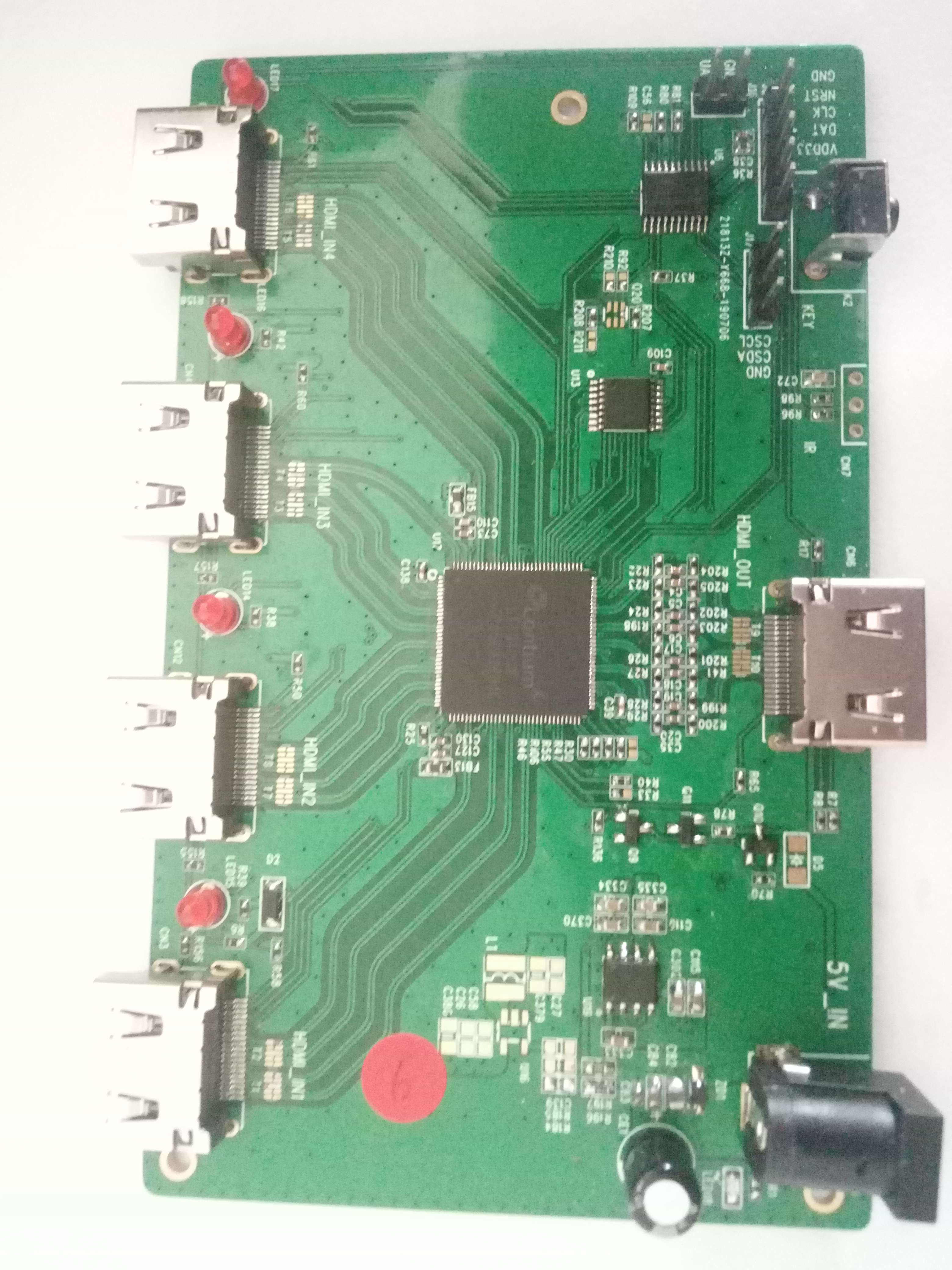 LT8642UX  HDMI 4分2接收器發射器